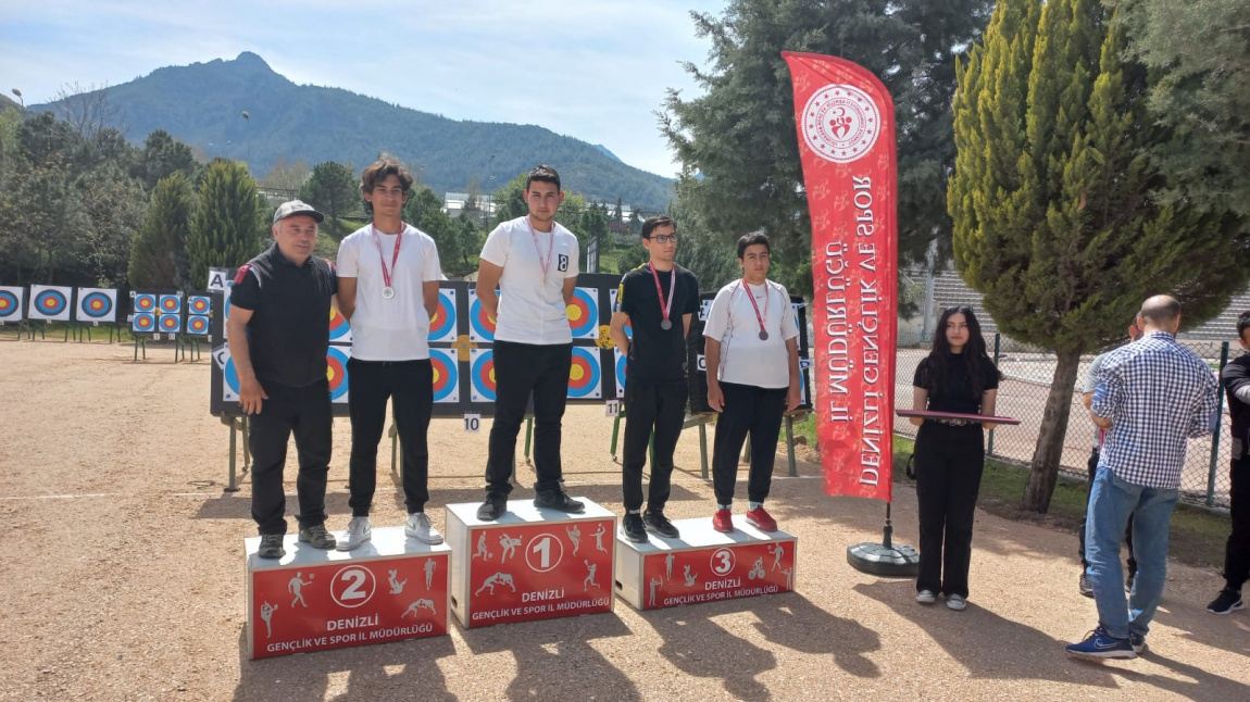 2022-2023 Eğitim Öğretim yılı okul sporları Genç Erkekler Okçuluk müsabakasında okulumuzu temsil eden Metehan Erciş Denizli ikincisi olmuştur.